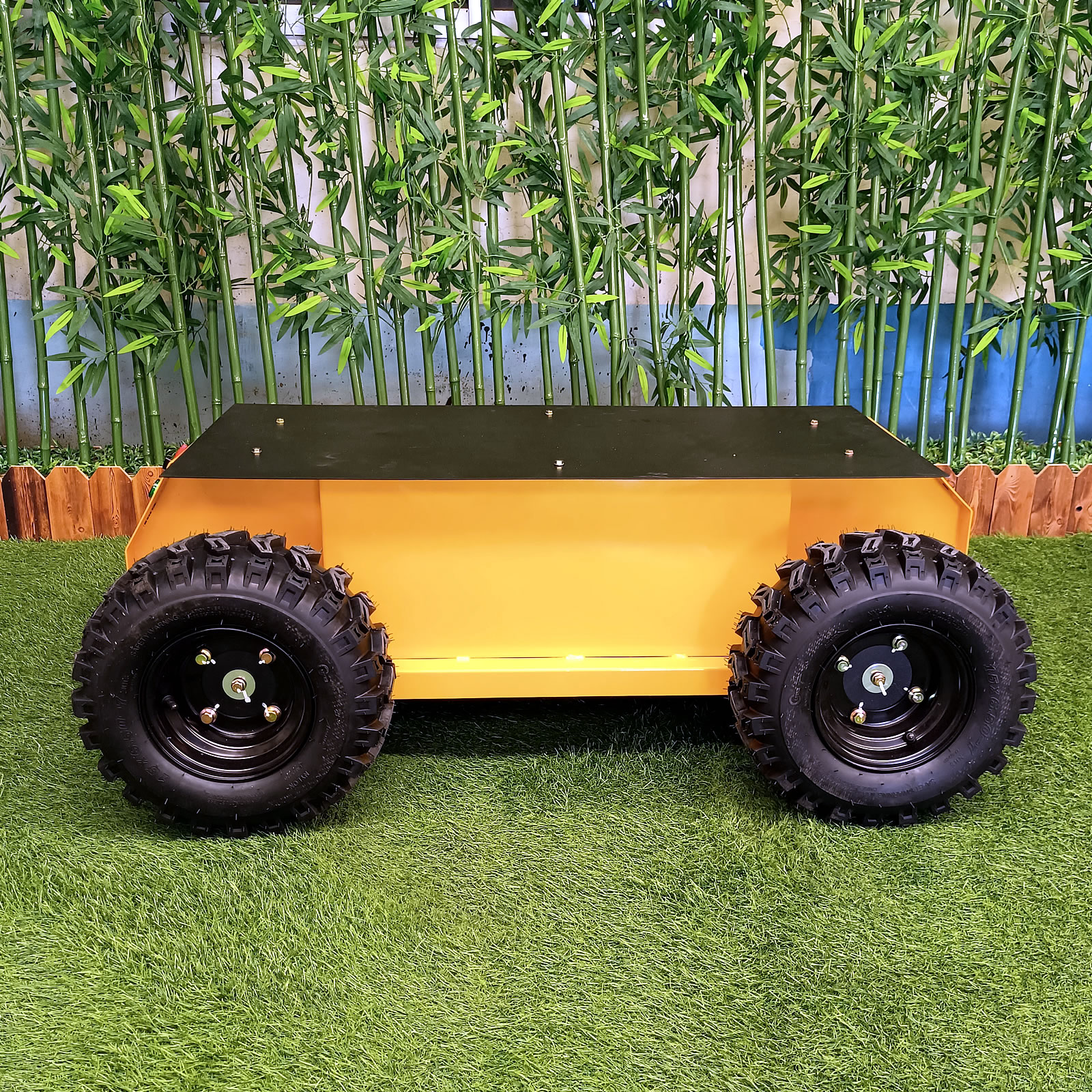 Remote Control Narrow Robot Platform Chassis with Anti-Slip Tubeless Tires (RWC200) - Image 4
